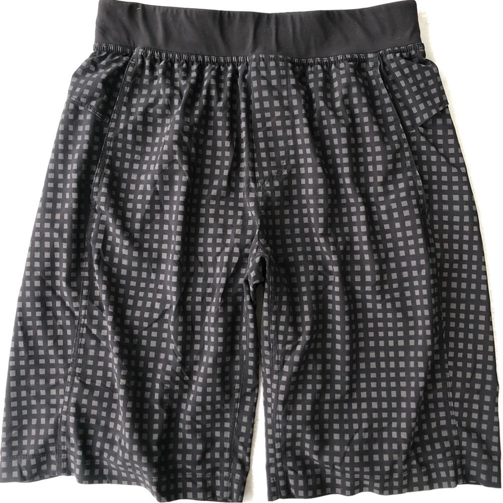 Lululemon T.H.E. Linerless Short 11" Size M